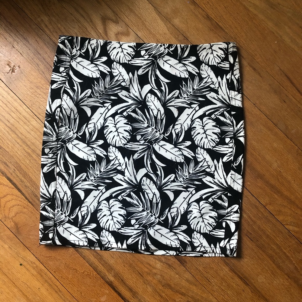 black and white floral mini skirt
